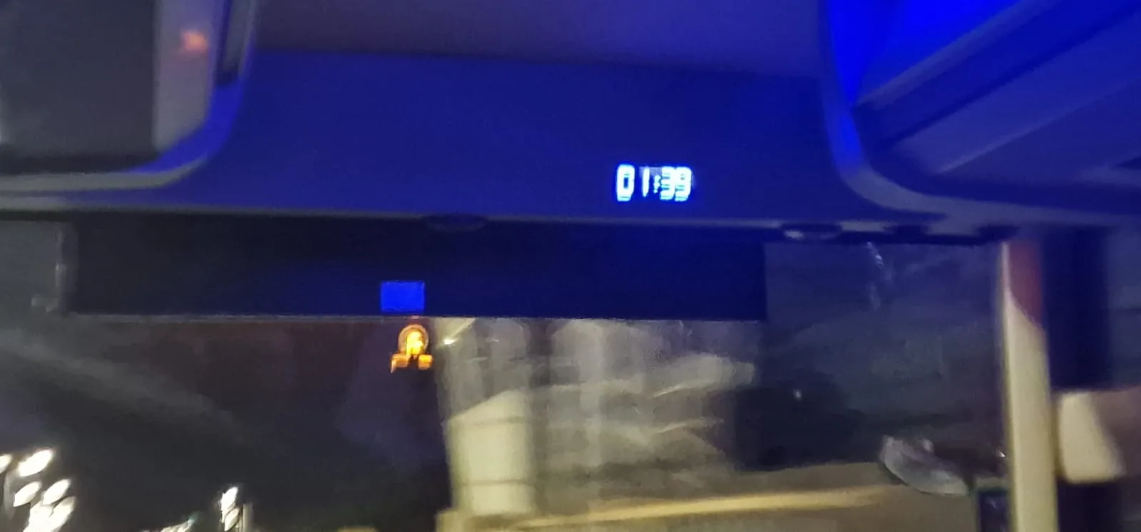 ik lag net nog te slapen op de bank (hoog Sammy kijk omhoog)